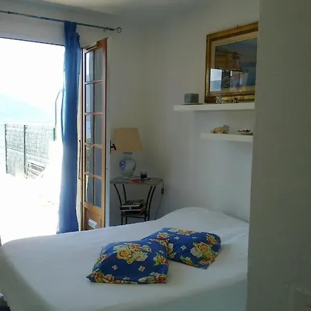 Boutique-maison Pieds Dans L'eau Apartment Casaglione