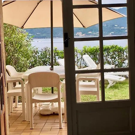 Boutique-maison Pieds Dans L'eau Apartment